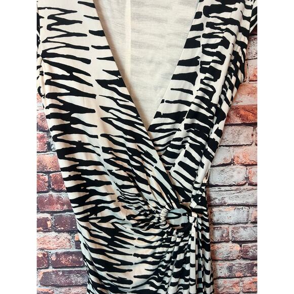 Trina Turk black white cap sleeve silk wrap dress ring closure women's 10 - Picture 6 of 6